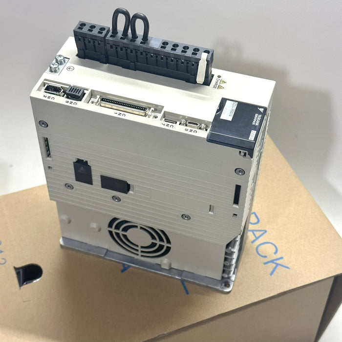 New YASKAWA SGMGV-09ADC61+SGDV-7R6A01A 1KW